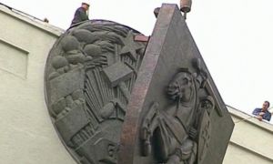 Сямёра смелых: як дэпутаты «Пагоню» і бел-чырвона-белы сцяг ад скасавання баранілі